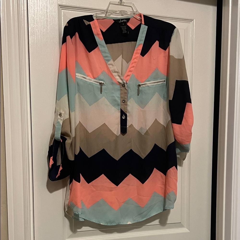 Justify Plus 3/4 Sleeve Chevron Print Top